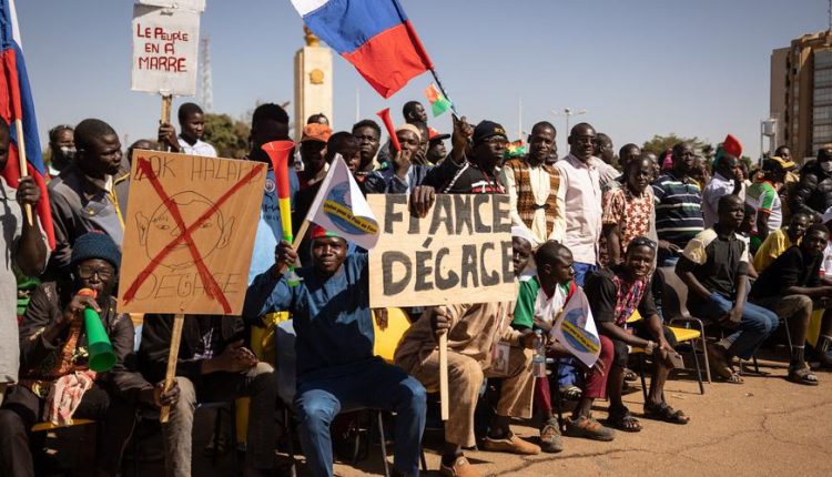 Burkina Faso : la France rappelle son ambassadeur pour "consultations"