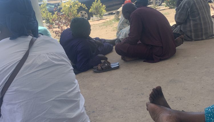 L'inquiétude des proches au tribunal de Dakar