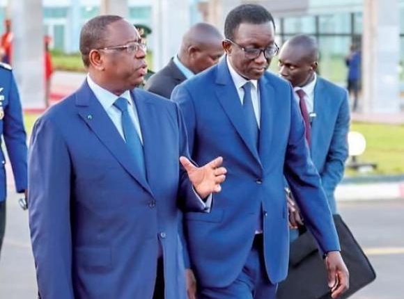 EN REUNION DE CONSEIL DES MINISTRES grandpanel