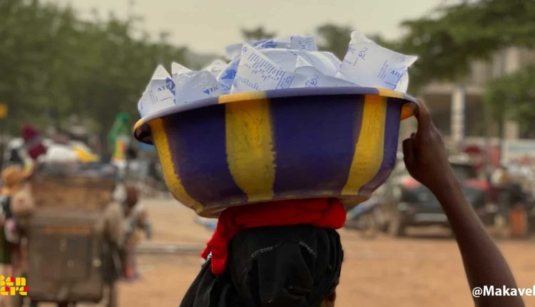 LA VENTE DES SACHETS D'EAU: Un commerce très convoité par les femmes GRANDPANEL