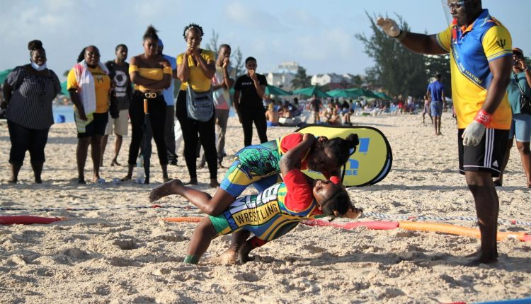 BEACH WRESTLING EN JUIN A DAKAR GRANDPANEL